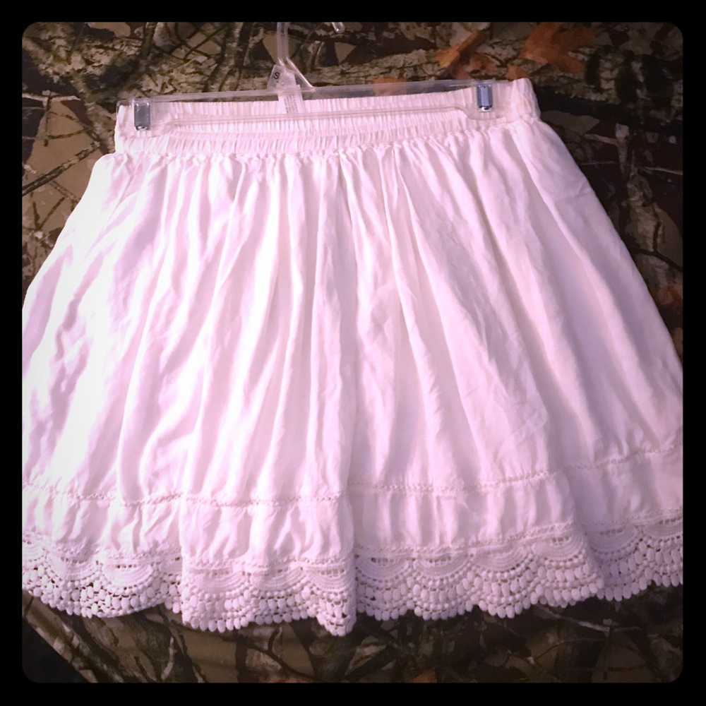 Like new areopostle off-white skirt